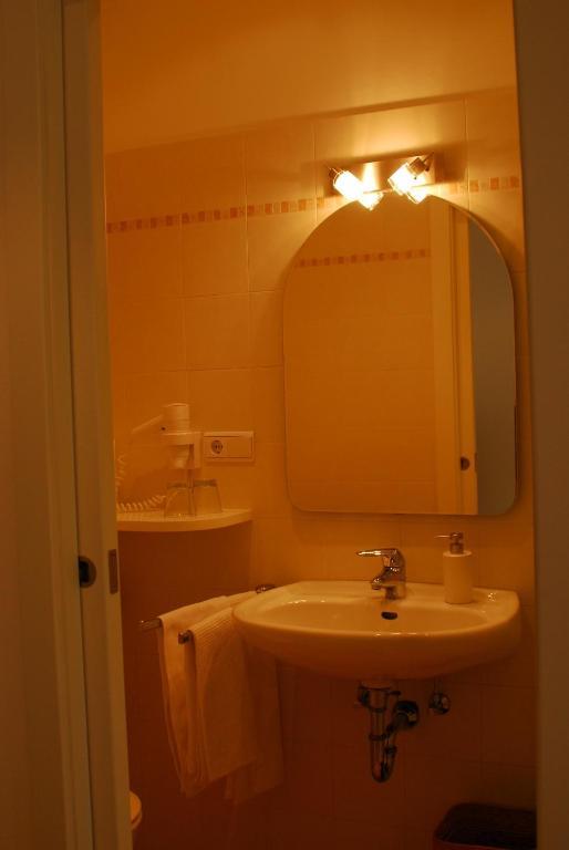 Hotel Dolomiten Collalbo Rum bild